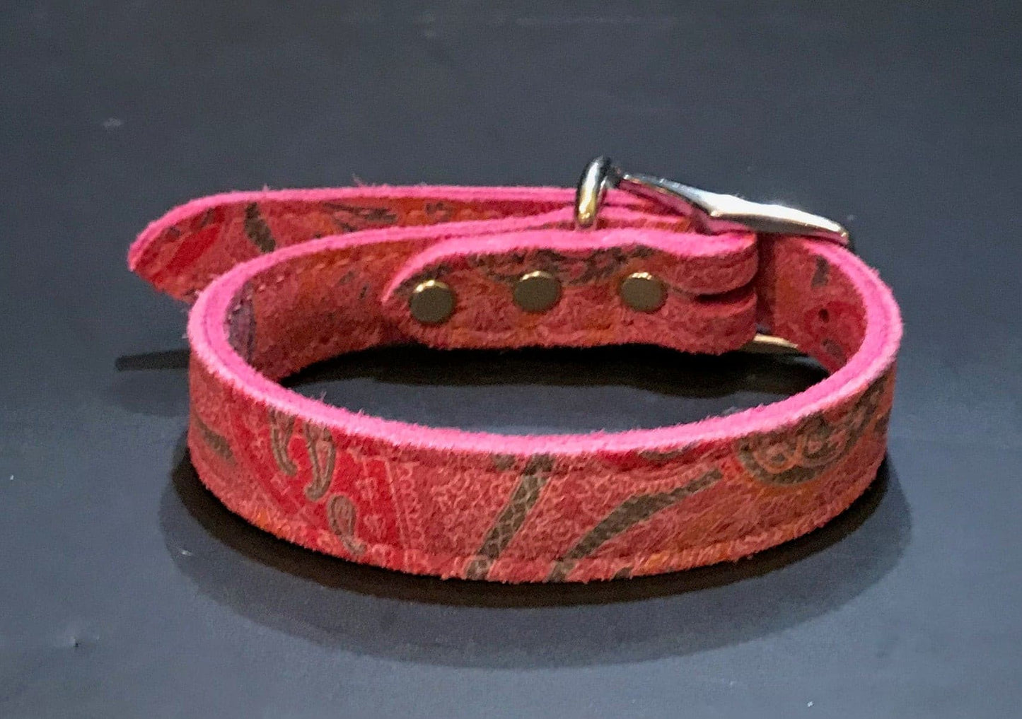Pink Paisley Collar.