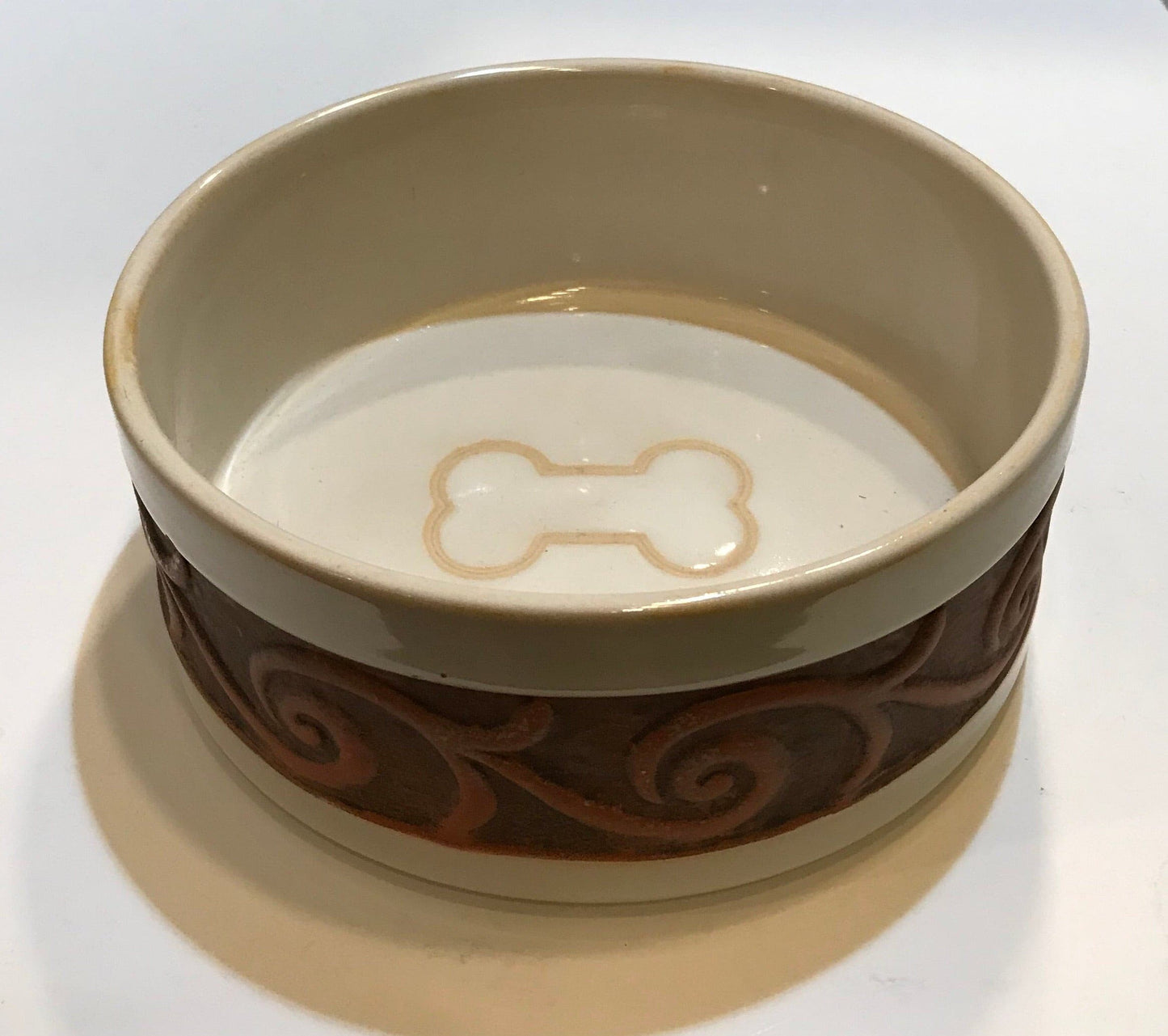 Swirled Border Dog Bowl.