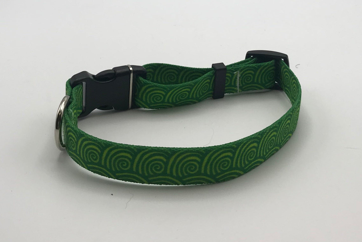 Surf Collars & Leads.