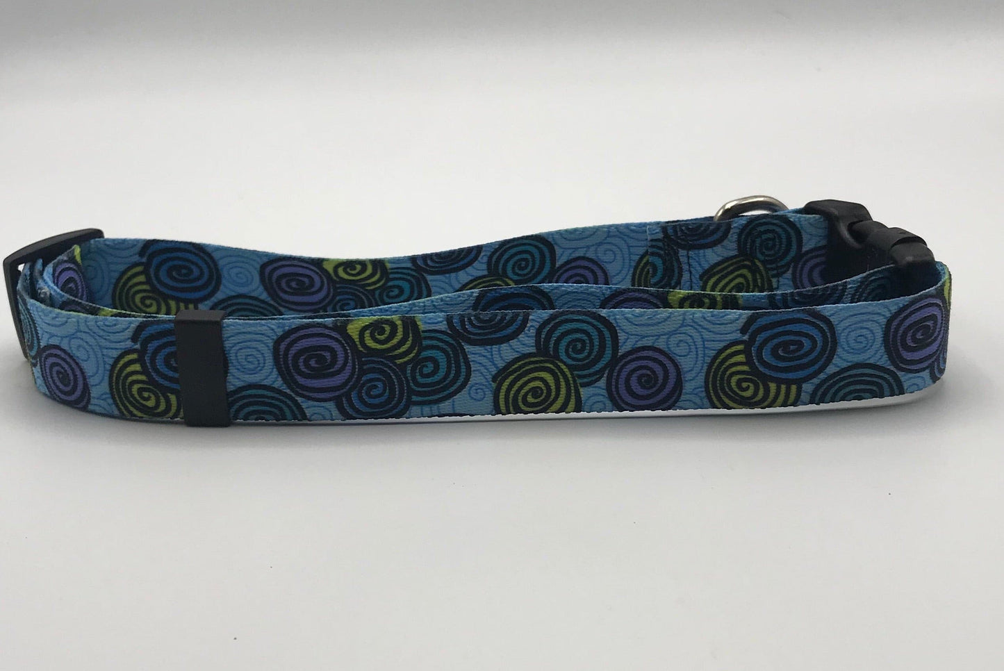 blue spiral collar 18" - 28".