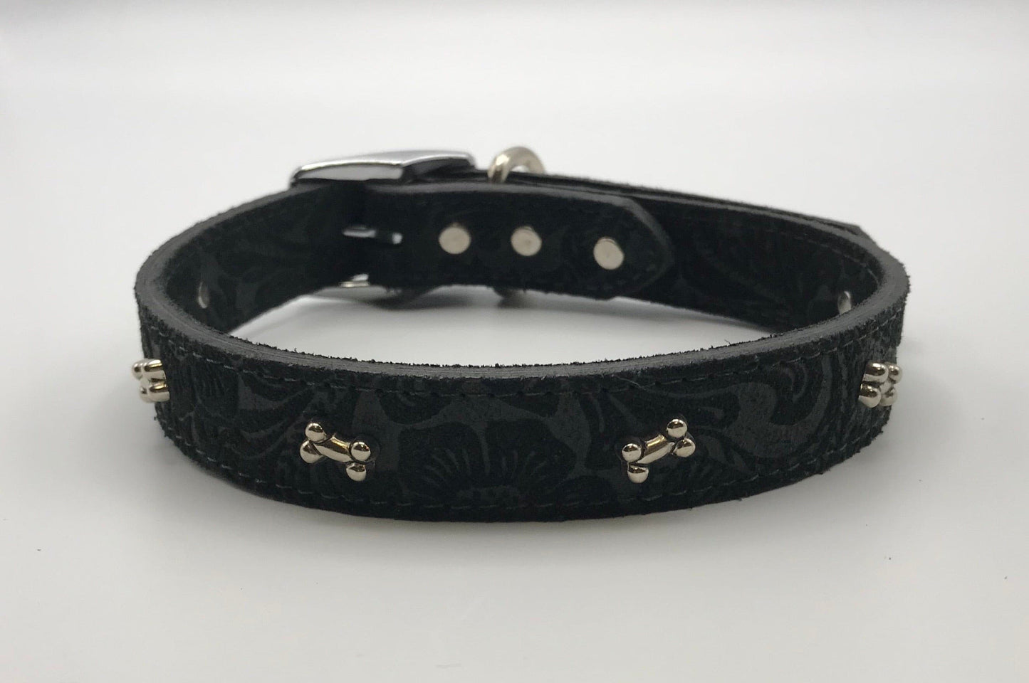 Metal Bone Suede Collar.