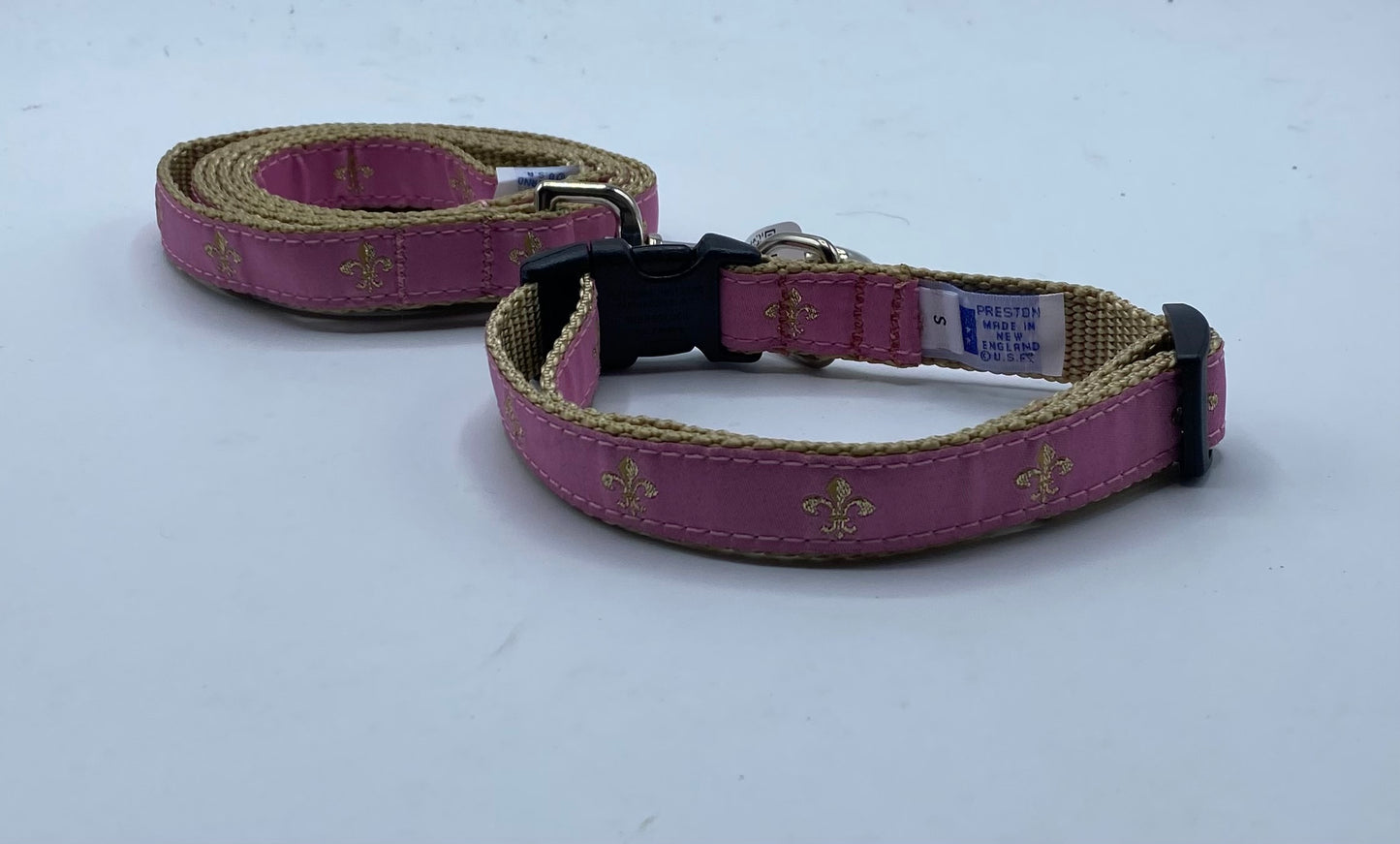 Pink Fleur De Lis Dog Collars, Harnesses, & Leads.